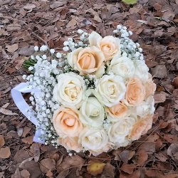 זר כלה בלבן ושמנת