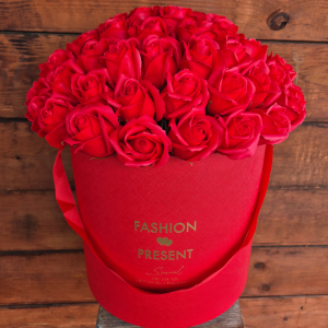 סידור פרחי סבון אדום גדול בקופסא