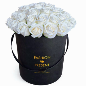 סידור פרחי סבון לבן גדול בקופסא