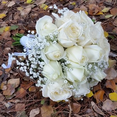 זר כלה ורדים בלבן + גיבסניות