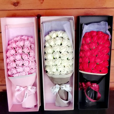 זר פרחי סבון בקופסא