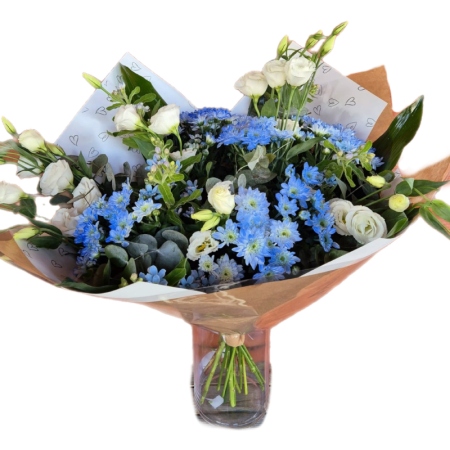 זר פרחים בכחול לבן