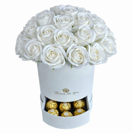 סידור פרחי סבון לבן בקופסא